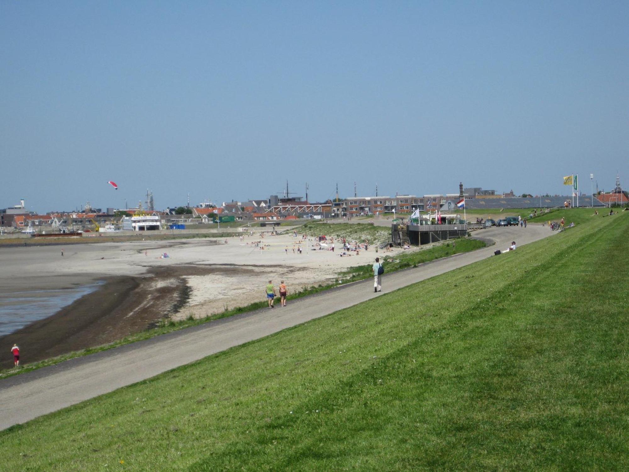 Bed And Breakfast De Zeehoeve Harlingen Exterior photo